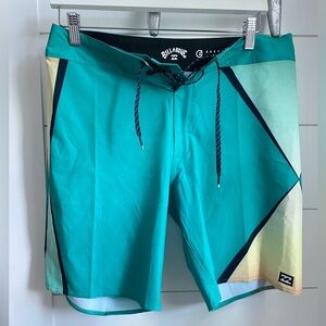 Men’s Billabong Airlite Prism Performance Board Shorts. Size 30.